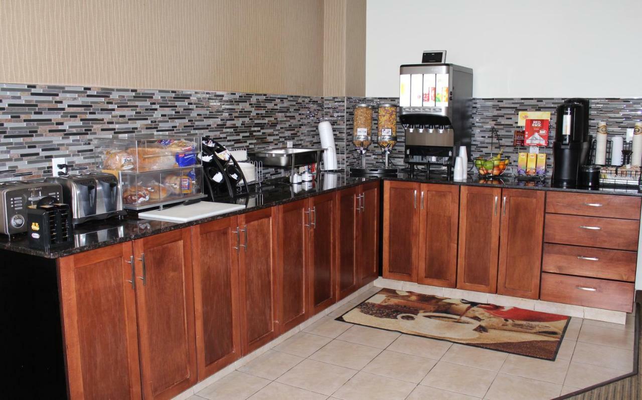 Foxwood Inn And Suites Fox Creek Dış mekan fotoğraf